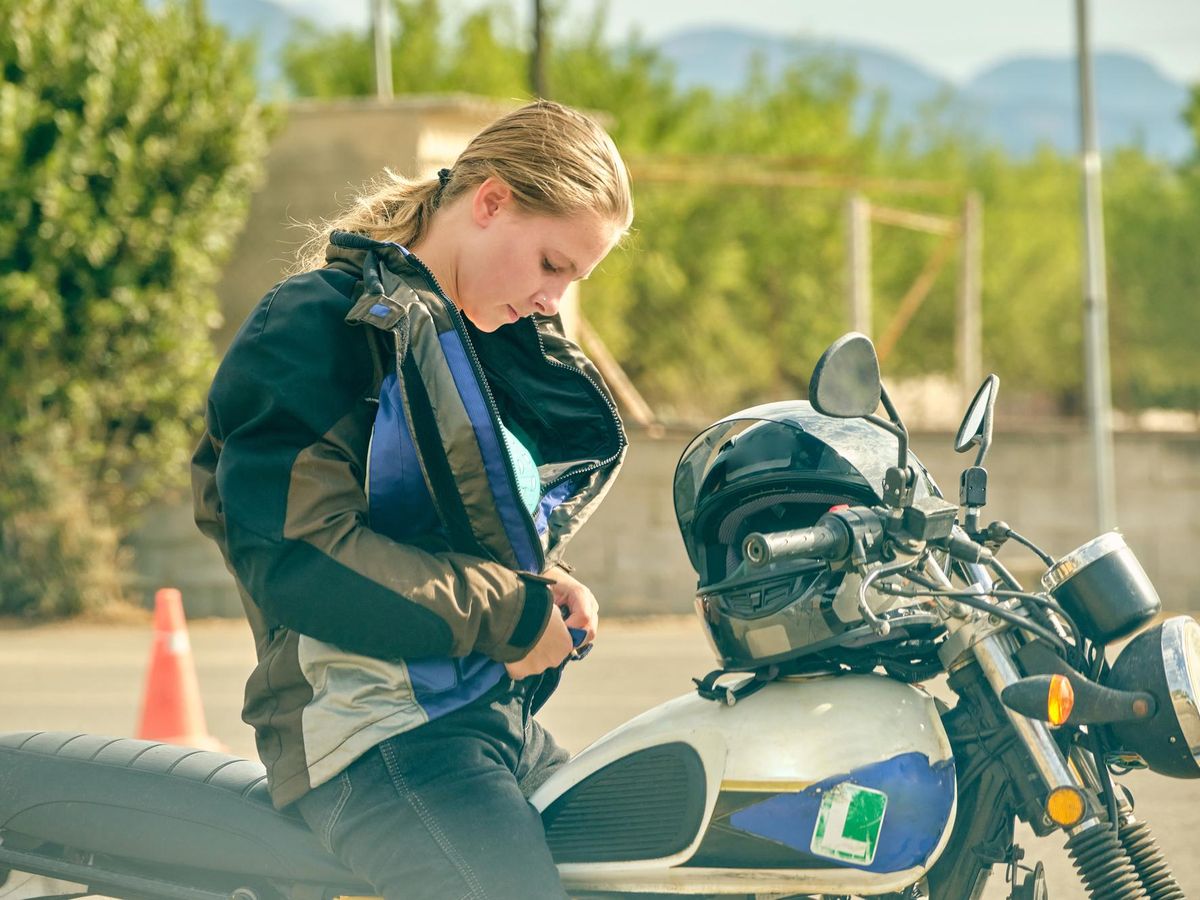 Poradnik bezpieczeństwa dla motocyklistów: wskazówki od Steel Roses MC z Kielc